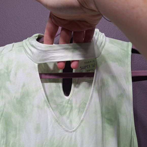 New Torrid Super Soft Knits green tie dye keyhole swing tank 2x - Picture 4 of 6